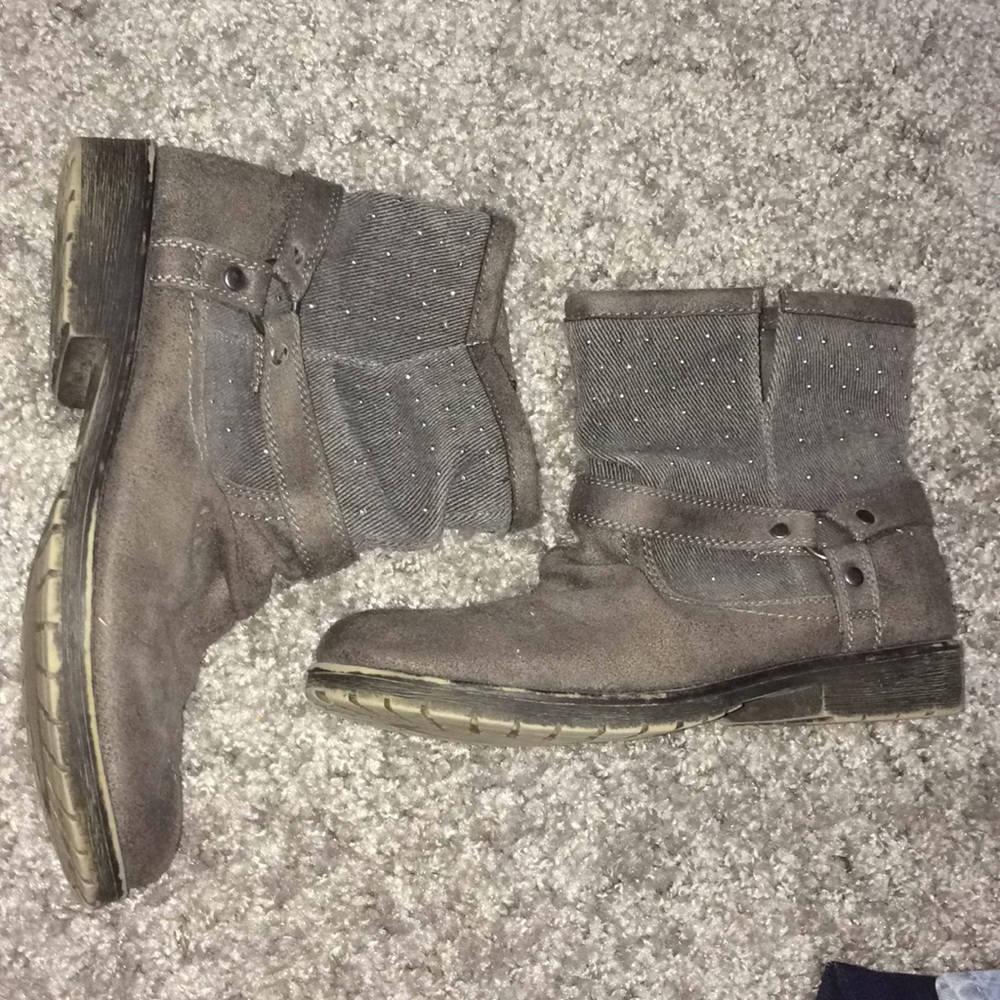 Grey Mudd boots girls size 5